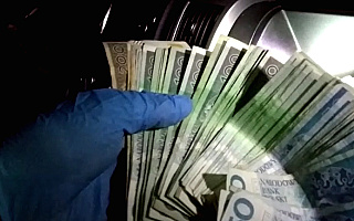 Policja nadal szuka bandyty, który napadł na bank pod Szczytnem